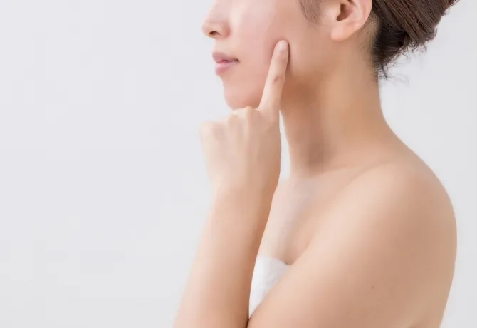 肌の弾力やハリが不足している
